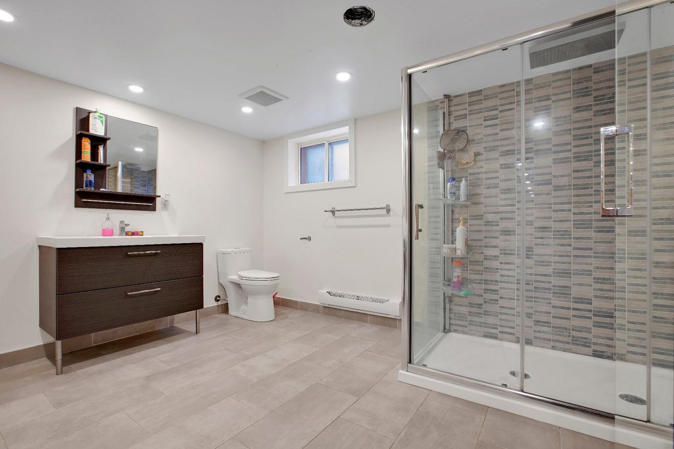 Bathroom - 272 Av. Vinet, Dorval, QC - Indoor Photo Showing Bathroom