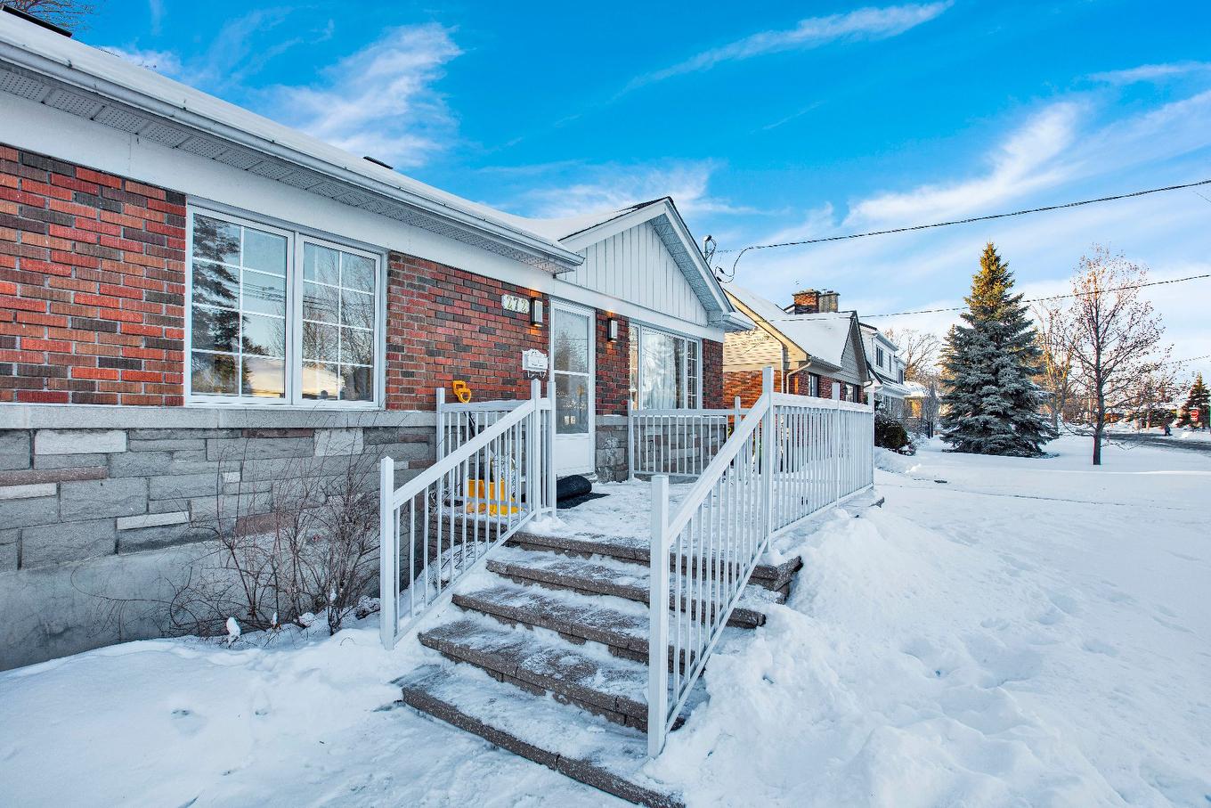 Exterior entrance - 272 Av. Vinet, Dorval, QC - Outdoor