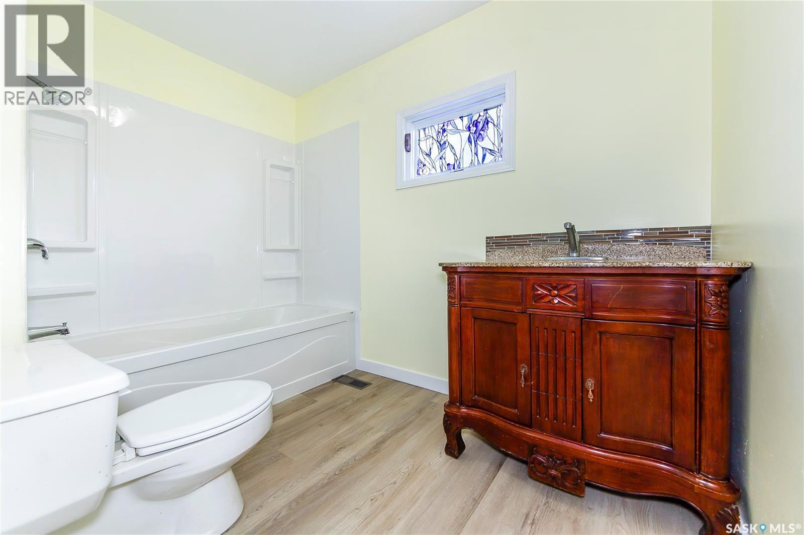 919 23Rd Street W, Saskatoon, SK - Indoor Photo Showing Bathroom