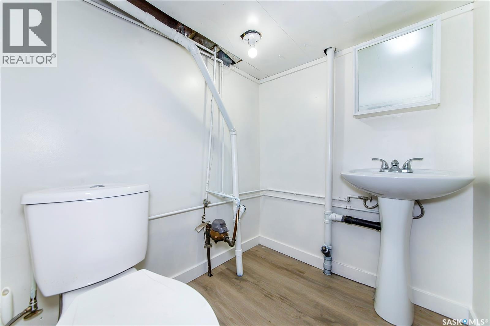 919 23Rd Street W, Saskatoon, SK - Indoor Photo Showing Bathroom