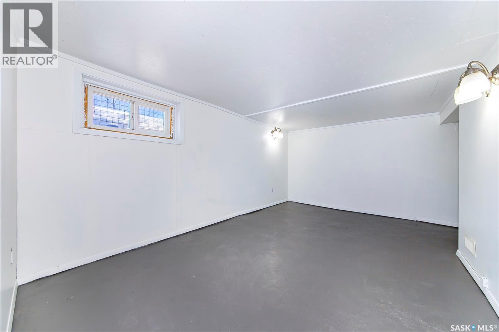 919 23Rd Street W, Saskatoon, SK - Indoor Photo Showing Other Room