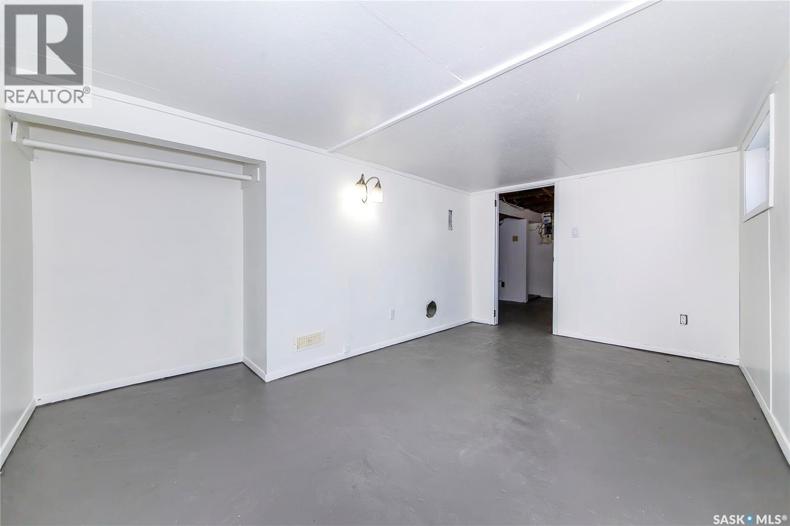 919 23Rd Street W, Saskatoon, SK - Indoor Photo Showing Other Room