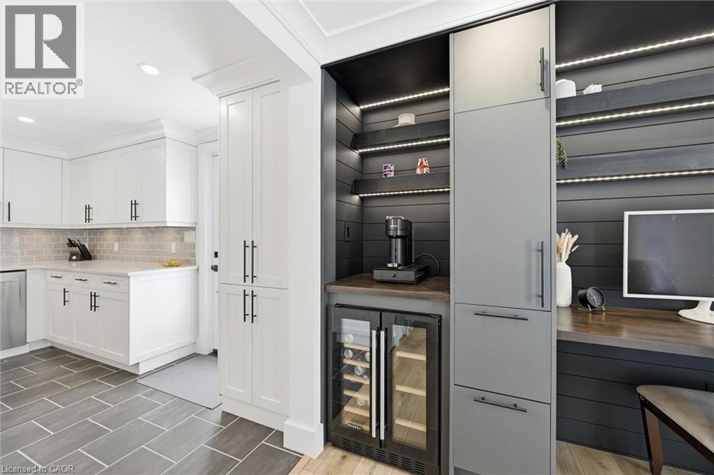 220 5Th Line, Caledonia, ON - Indoor Photo Showing Kitchen