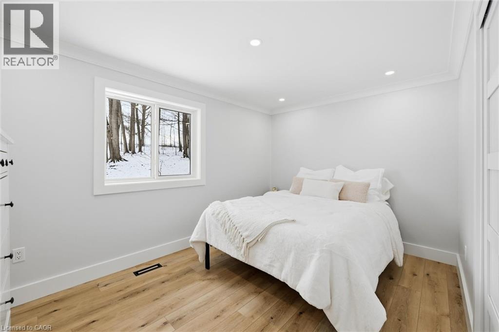 220 5Th Line, Caledonia, ON - Indoor Photo Showing Bedroom