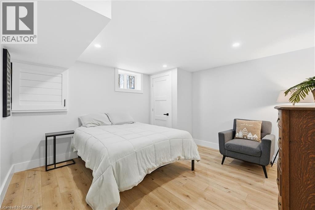 220 5Th Line, Caledonia, ON - Indoor Photo Showing Bedroom