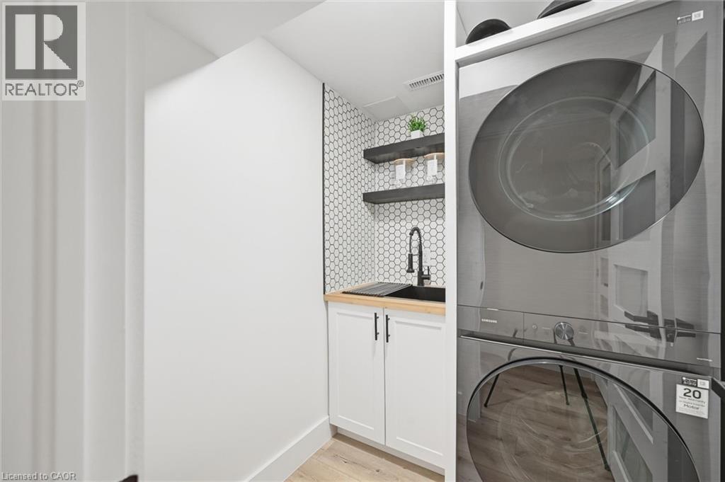 220 5Th Line, Caledonia, ON - Indoor Photo Showing Laundry Room