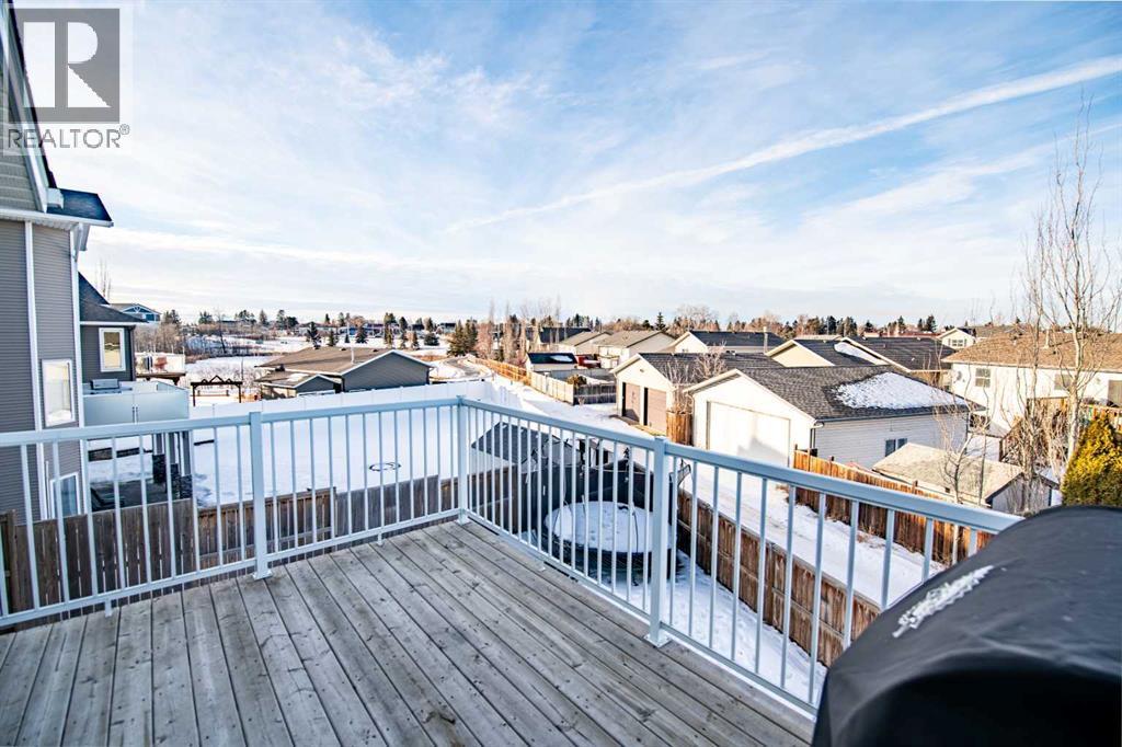 Main Floor Deck - 53 Portway Close, Blackfalds, AB - Outdoor