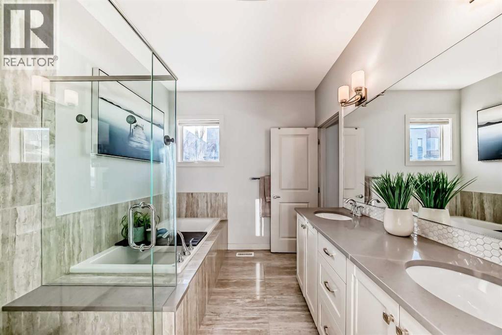 743 Shawnee Drive Sw, Calgary, AB - Indoor Photo Showing Bathroom