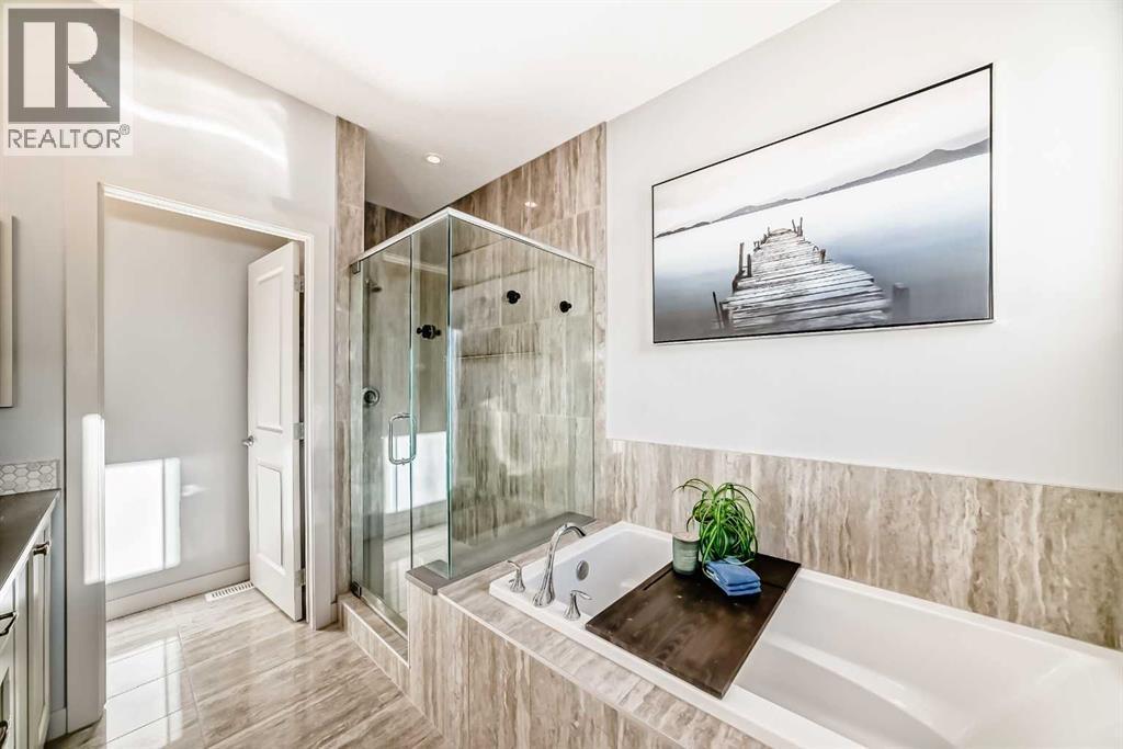 743 Shawnee Drive Sw, Calgary, AB - Indoor Photo Showing Bathroom