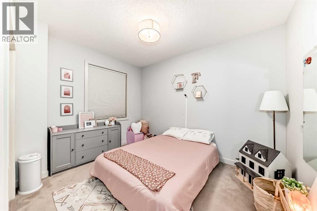 743 Shawnee Drive Sw, Calgary, AB - Indoor Photo Showing Bedroom