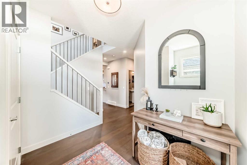 743 Shawnee Drive Sw, Calgary, AB - Indoor Photo Showing Other Room