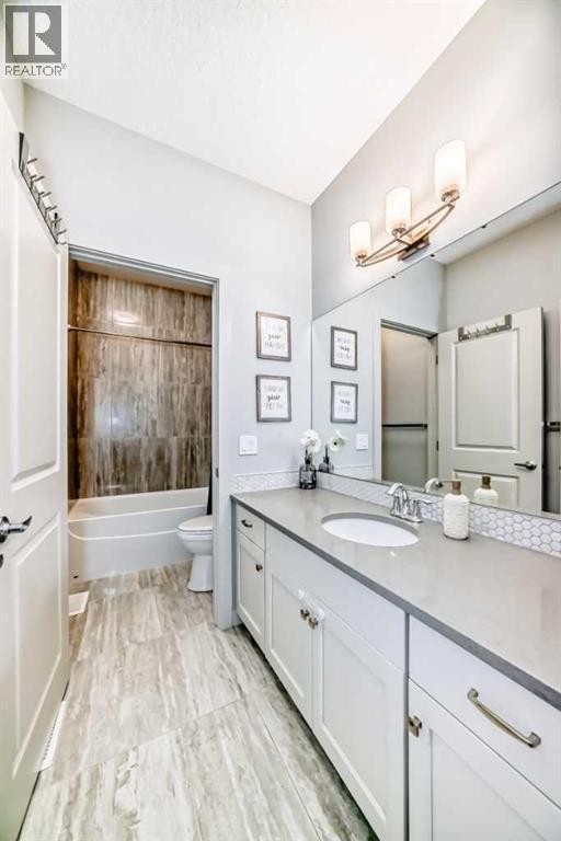 743 Shawnee Drive Sw, Calgary, AB - Indoor Photo Showing Bathroom