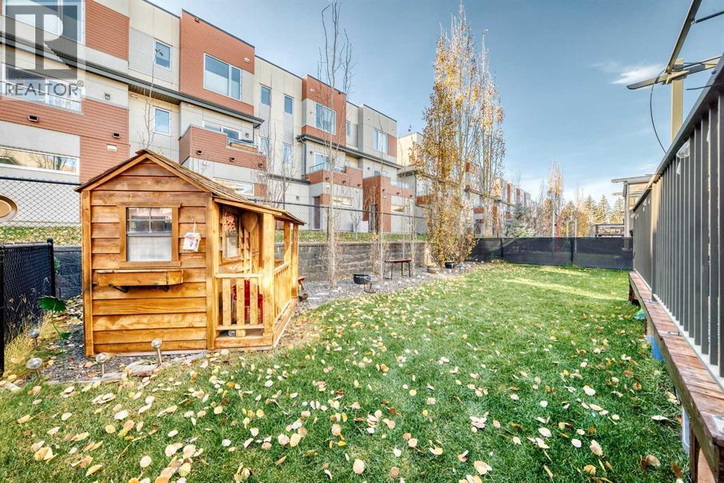 743 Shawnee Drive Sw, Calgary, AB - Outdoor