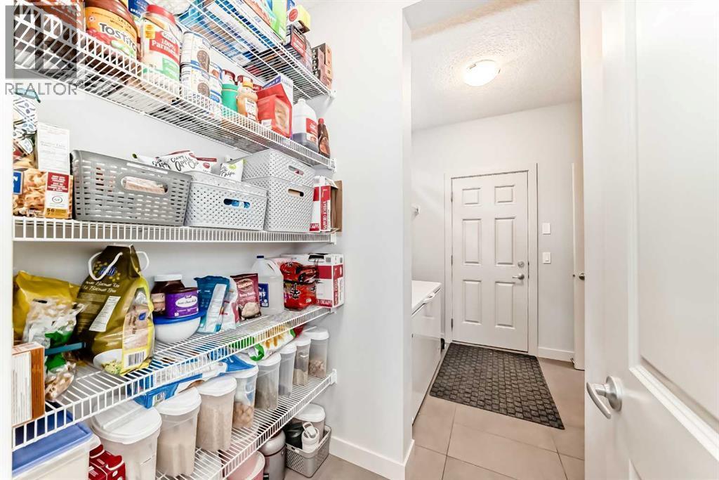 743 Shawnee Drive Sw, Calgary, AB - Indoor Photo Showing Other Room