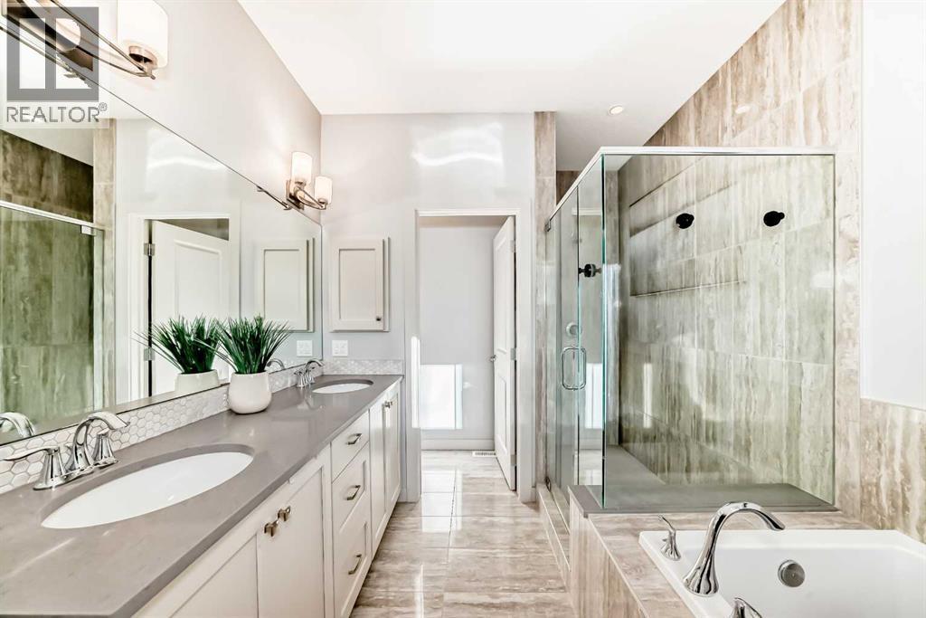 743 Shawnee Drive Sw, Calgary, AB - Indoor Photo Showing Bathroom