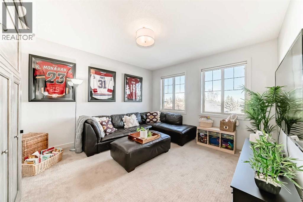 743 Shawnee Drive Sw, Calgary, AB - Indoor Photo Showing Other Room