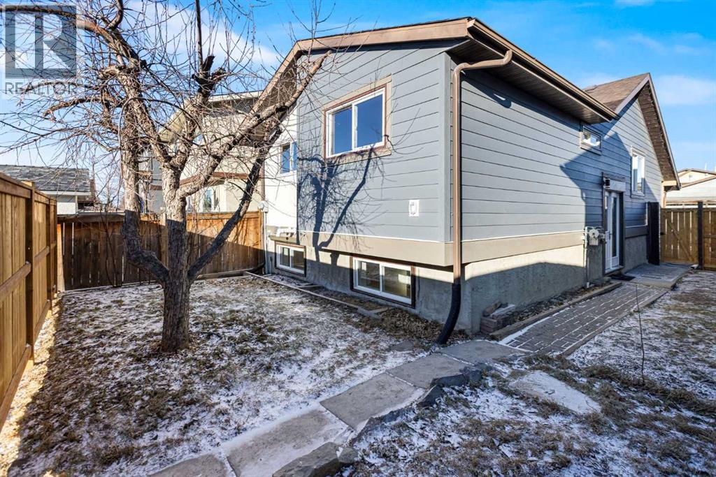 352 Abinger Crescent Ne, Calgary, AB - Outdoor
