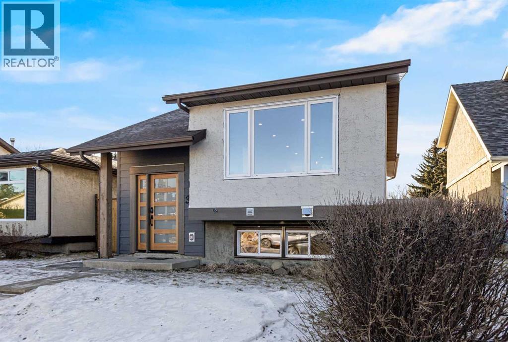 352 Abinger Crescent Ne, Calgary, AB - Outdoor