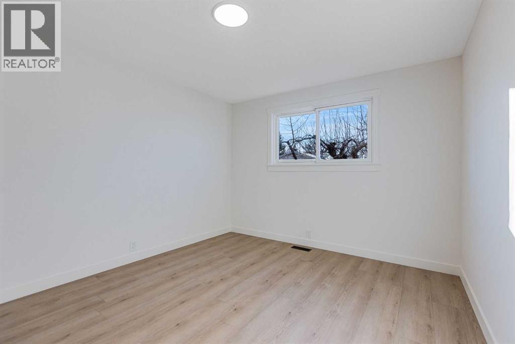 352 Abinger Crescent Ne, Calgary, AB - Indoor Photo Showing Other Room