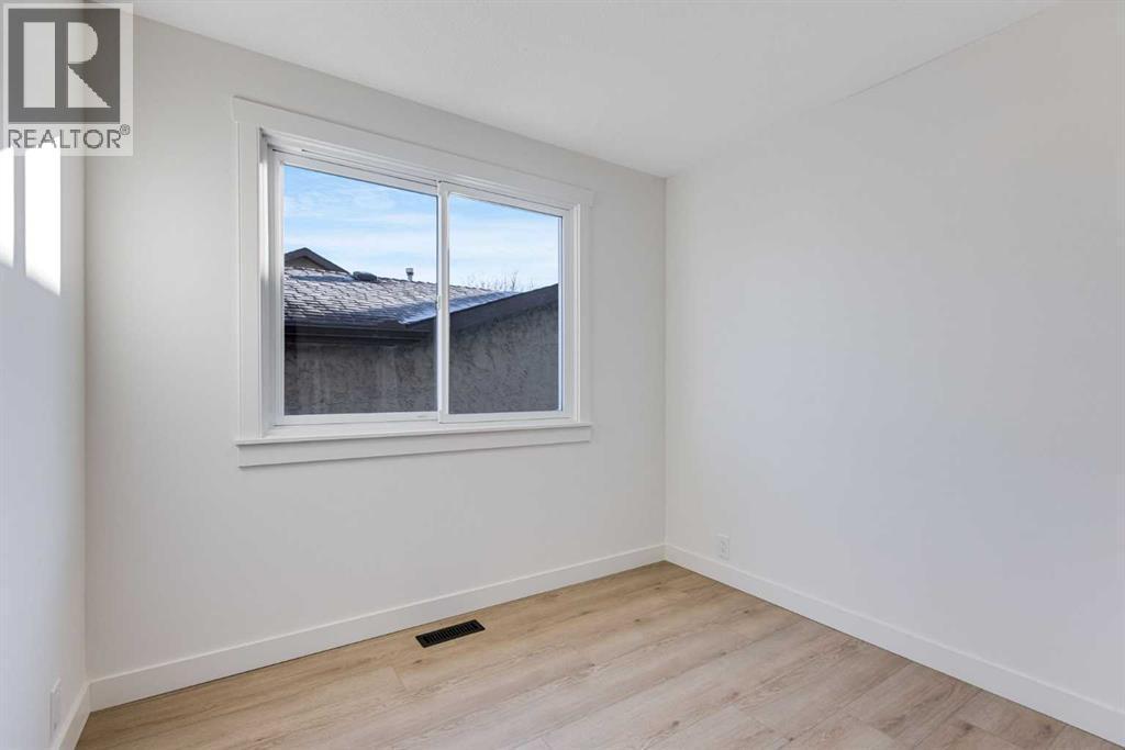 352 Abinger Crescent Ne, Calgary, AB - Indoor Photo Showing Other Room