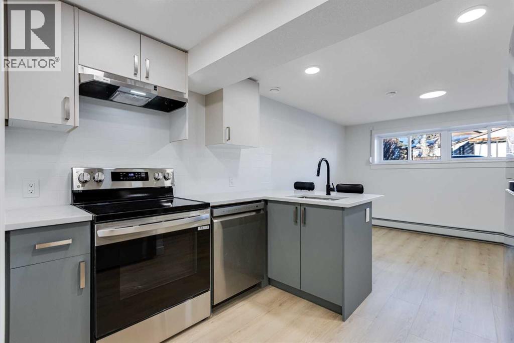 352 Abinger Crescent Ne, Calgary, AB - Indoor Photo Showing Kitchen
