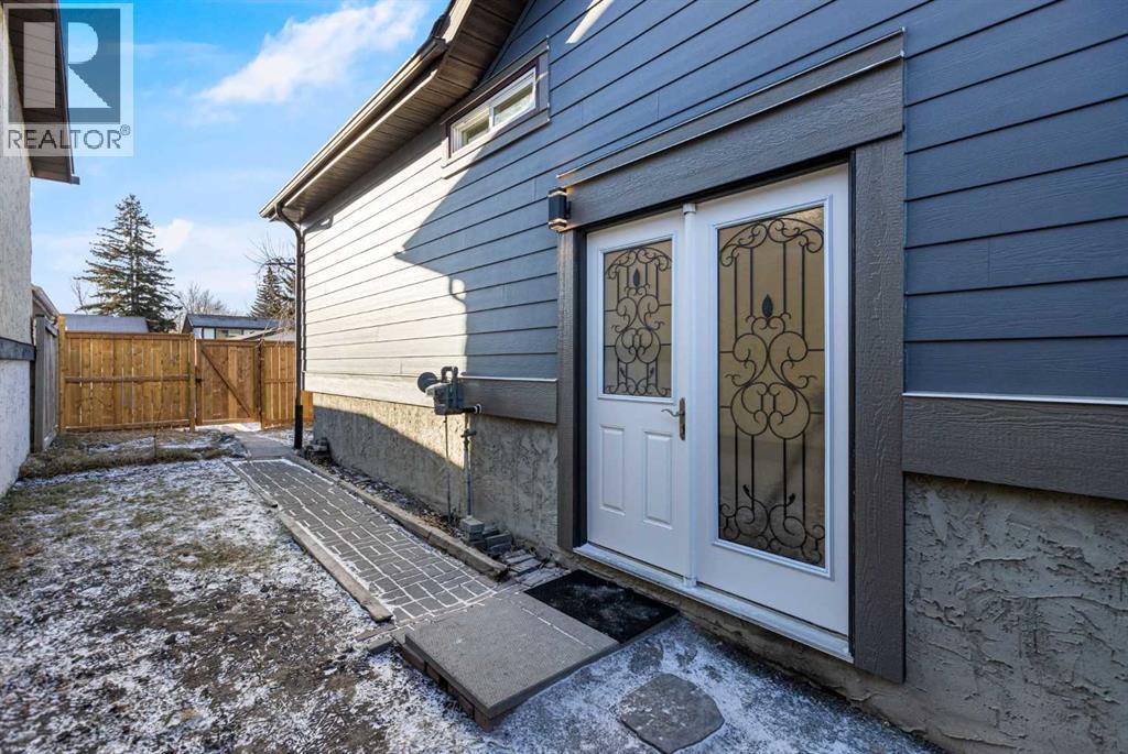 352 Abinger Crescent Ne, Calgary, AB - Outdoor With Exterior