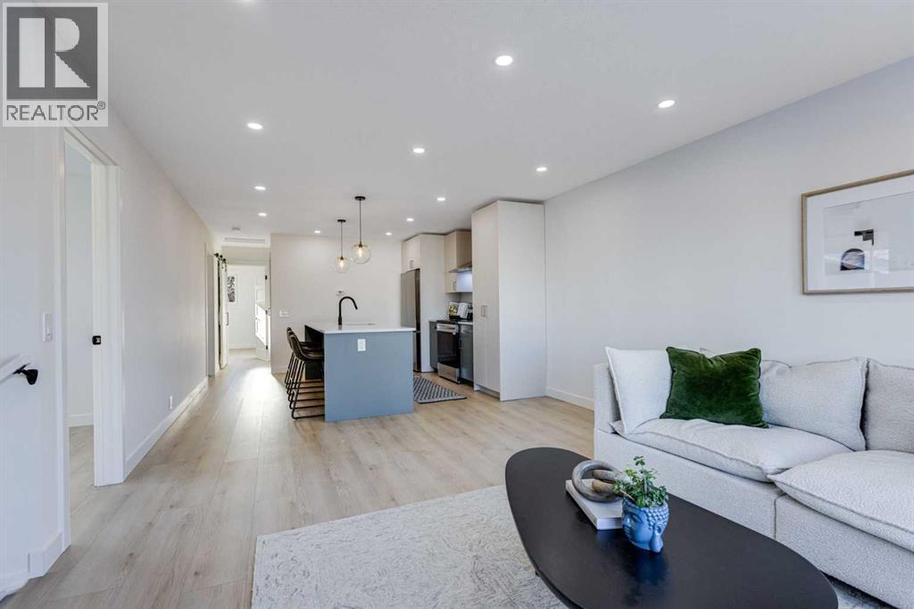352 Abinger Crescent Ne, Calgary, AB - Indoor Photo Showing Living Room