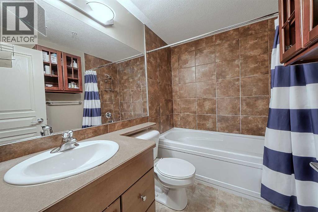 242, 52 Cranfield Link Se, Calgary, AB - Indoor Photo Showing Bathroom
