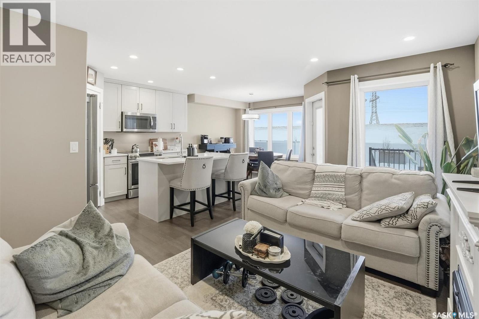 1025 Kolynchuk Crescent, Saskatoon, SK - Indoor Photo Showing Living Room