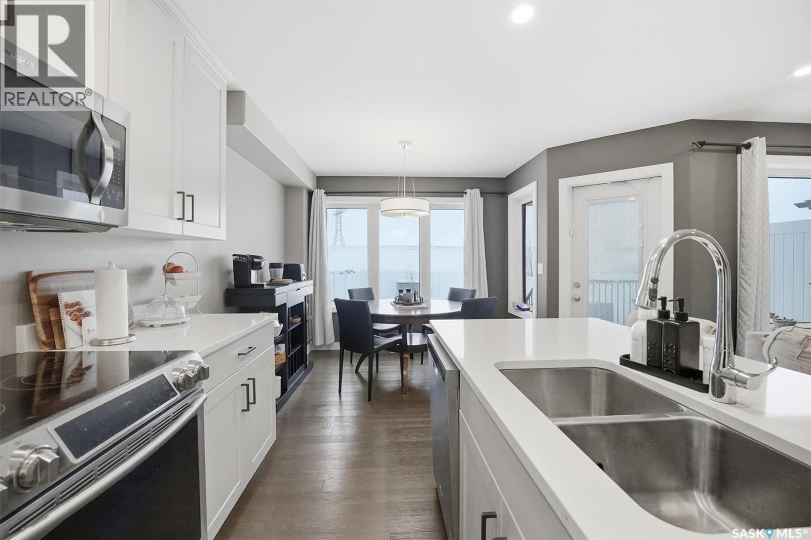 1025 Kolynchuk Crescent, Saskatoon, SK - Indoor Photo Showing Kitchen With Double Sink With Upgraded Kitchen