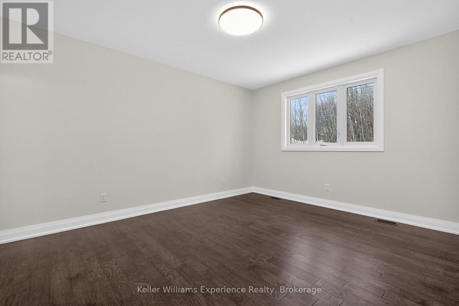 62 Rue Vanier, Tiny, ON - Indoor Photo Showing Other Room