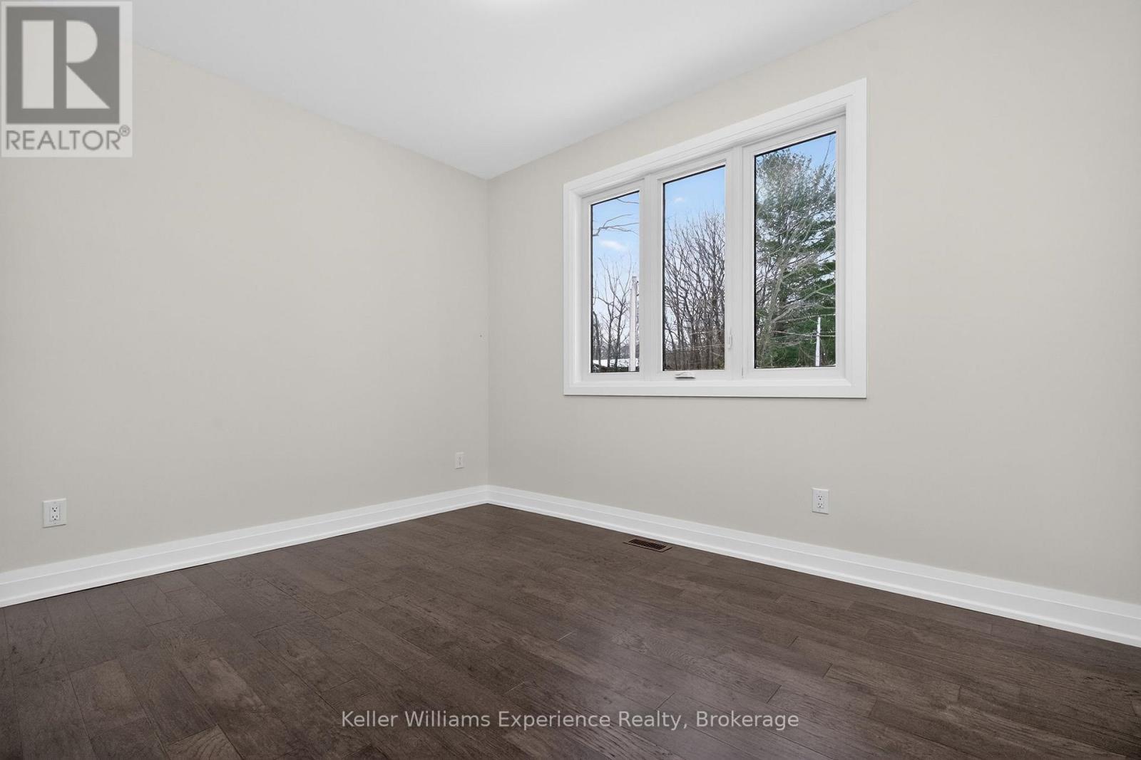 62 Rue Vanier, Tiny, ON - Indoor Photo Showing Other Room