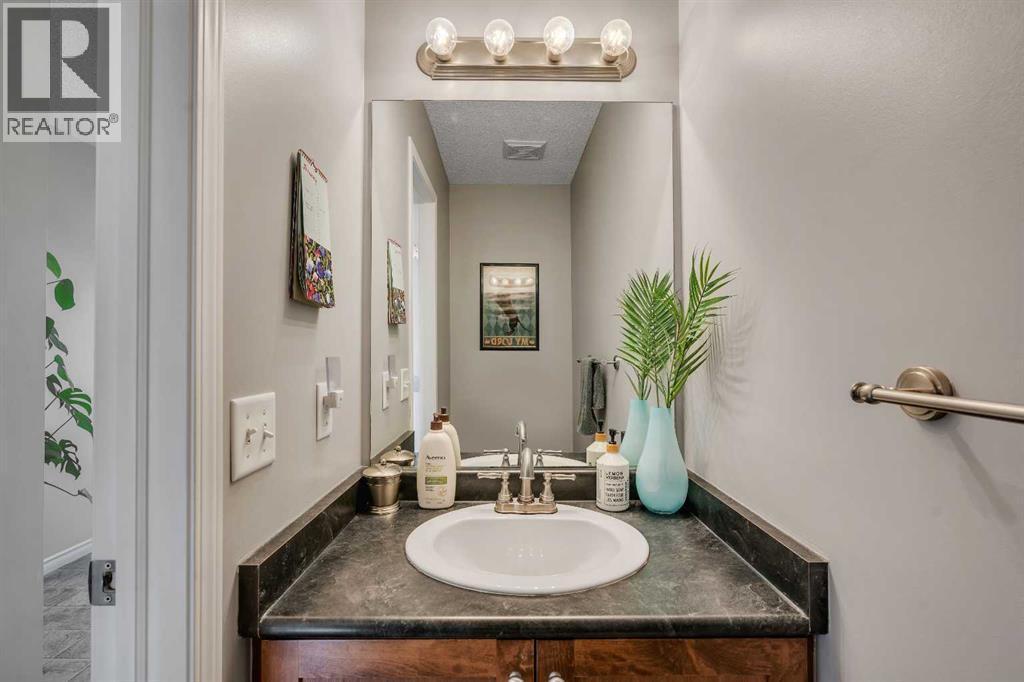 86 Eversyde Common Sw, Calgary, AB - Indoor Photo Showing Bathroom