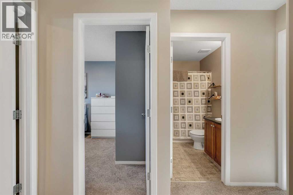 86 Eversyde Common Sw, Calgary, AB - Indoor Photo Showing Bathroom