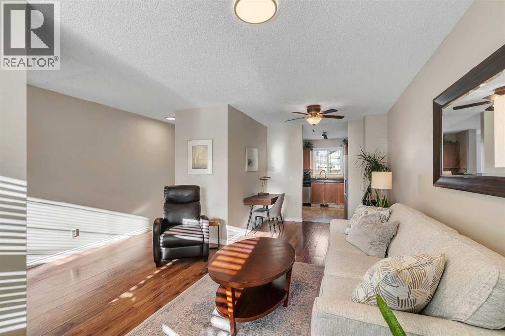 86 Eversyde Common Sw, Calgary, AB - Indoor Photo Showing Living Room