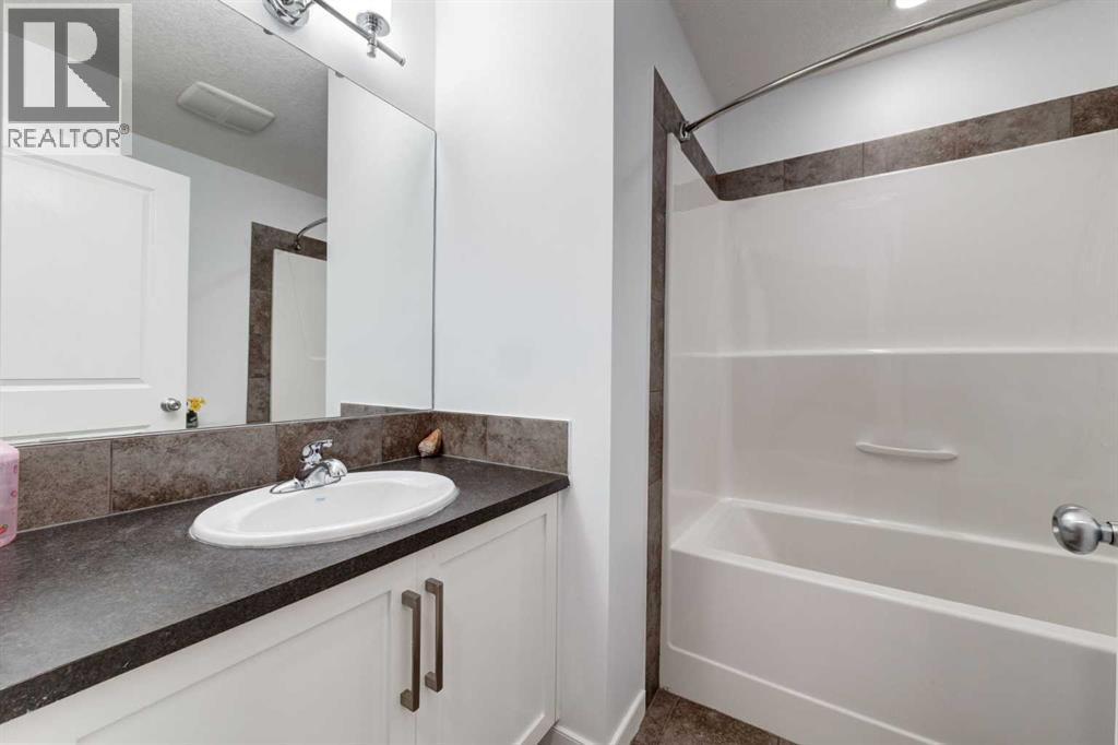 110 Sage Bank Grove Nw, Calgary, AB - Indoor Photo Showing Bathroom