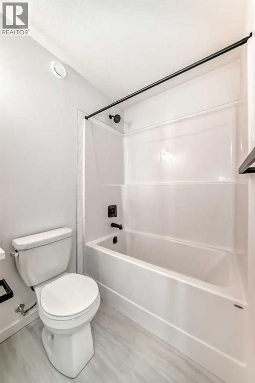 63 Creekside Path Sw, Calgary, AB - Indoor Photo Showing Bathroom