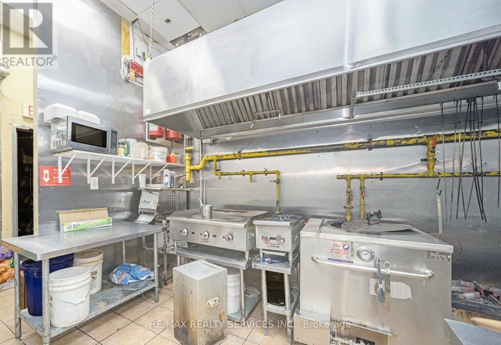 700 Queenston Road, Hamilton, ON