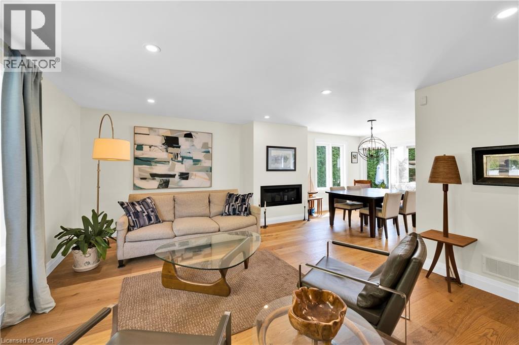 912 Boothman Avenue, Burlington, ON - Indoor Photo Showing Living Room