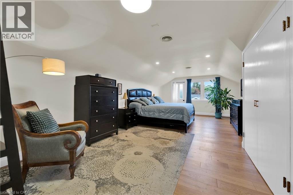 912 Boothman Avenue, Burlington, ON - Indoor