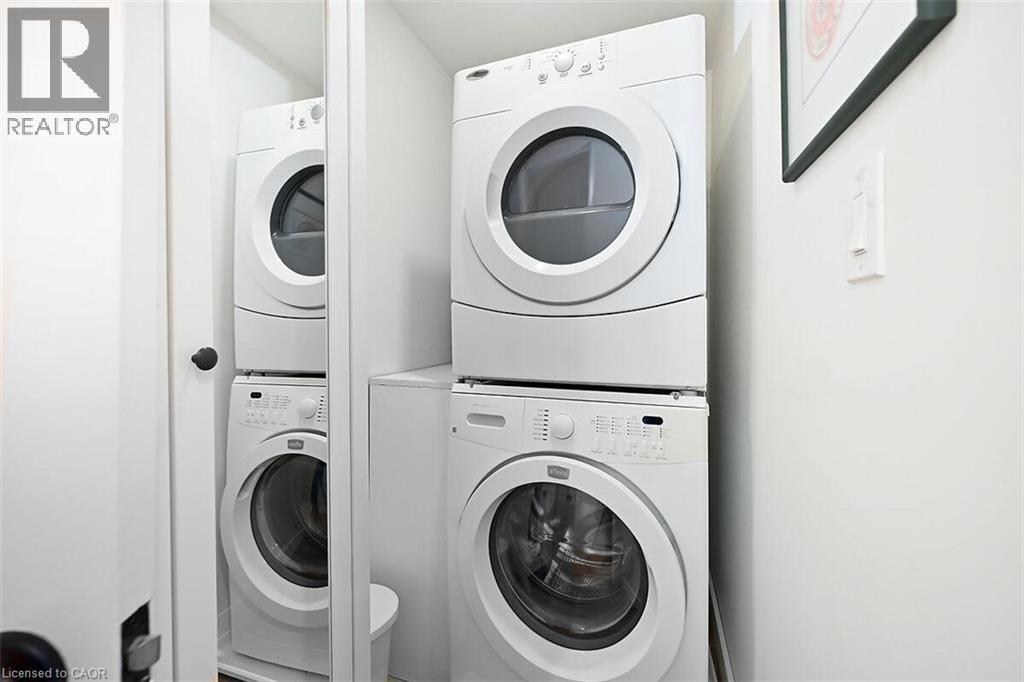 912 Boothman Avenue, Burlington, ON - Indoor Photo Showing Laundry Room