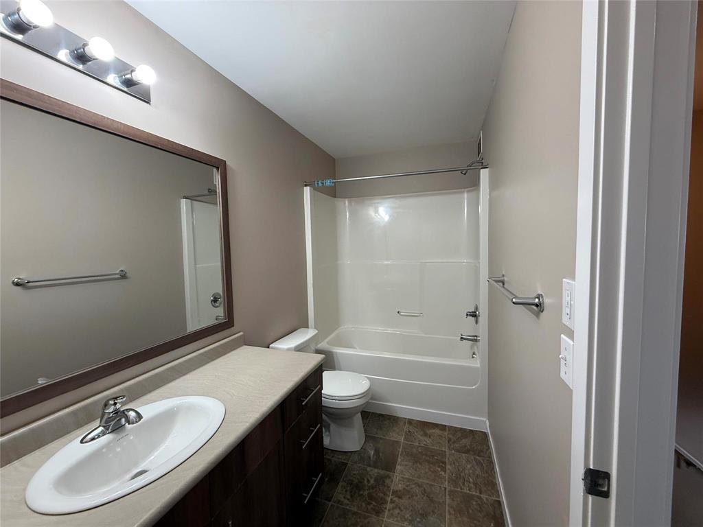 404 25 Tim Sale Drive, Winnipeg, MB - Indoor Photo Showing Bathroom