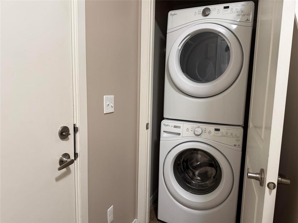 404 25 Tim Sale Drive, Winnipeg, MB - Indoor Photo Showing Laundry Room