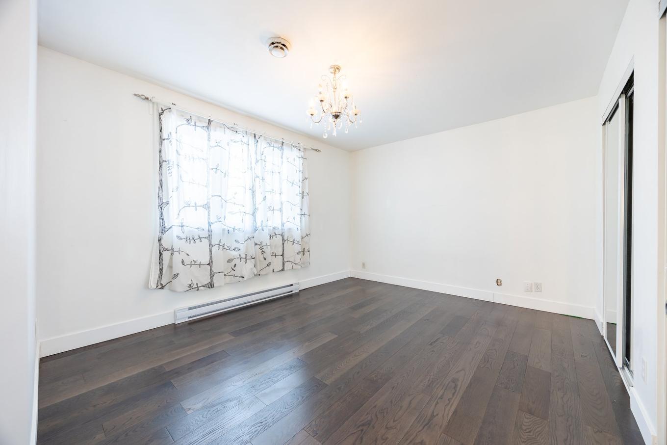 Chambre à coucher principale - 1719 Rue Soucy, Longueuil (Saint-Hubert), QC - Indoor Photo Showing Other Room