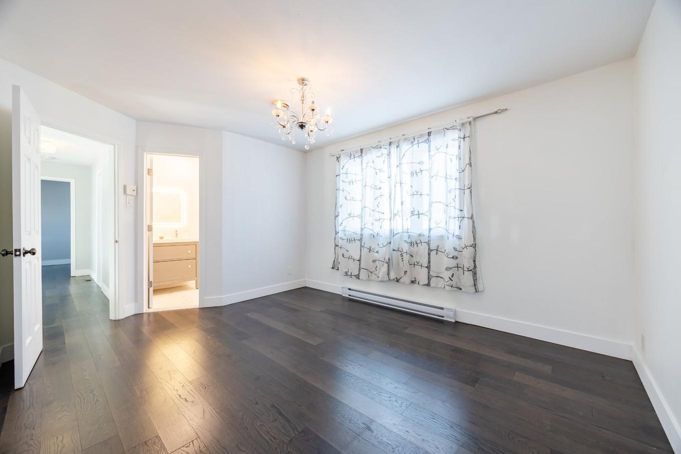 Chambre à coucher principale - 1719 Rue Soucy, Longueuil (Saint-Hubert), QC - Indoor Photo Showing Other Room