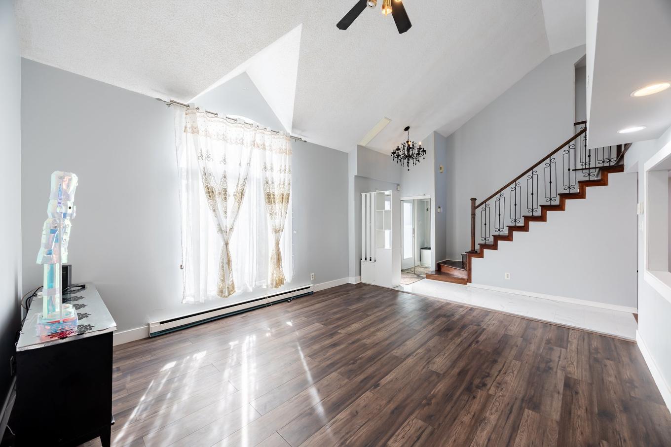 Salon - 1719 Rue Soucy, Longueuil (Saint-Hubert), QC - Indoor Photo Showing Other Room