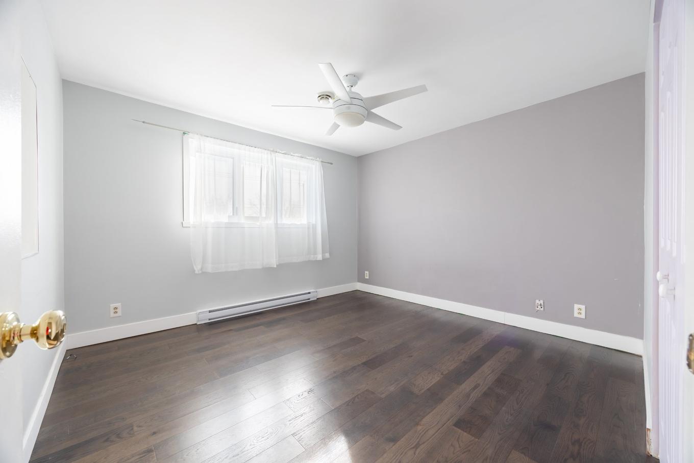 Chambre à coucher - 1719 Rue Soucy, Longueuil (Saint-Hubert), QC - Indoor Photo Showing Other Room