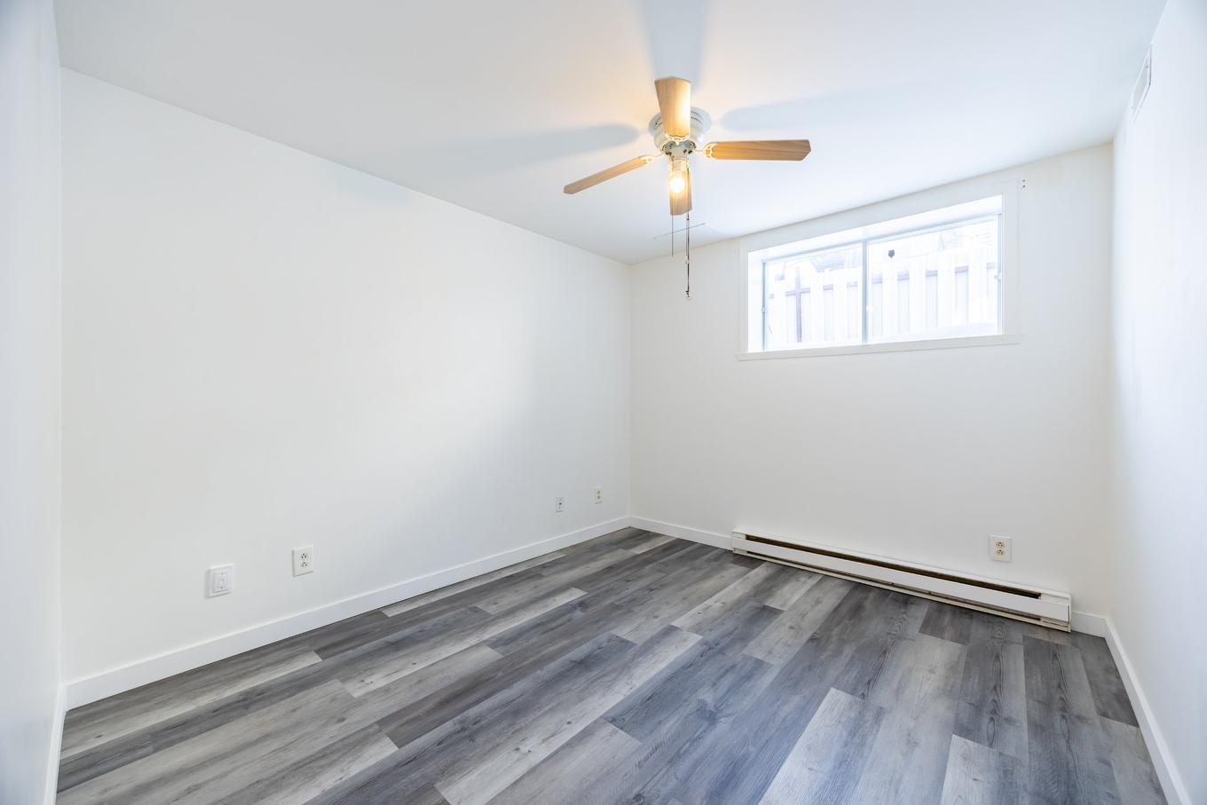 Chambre à coucher - 1719 Rue Soucy, Longueuil (Saint-Hubert), QC - Indoor Photo Showing Other Room