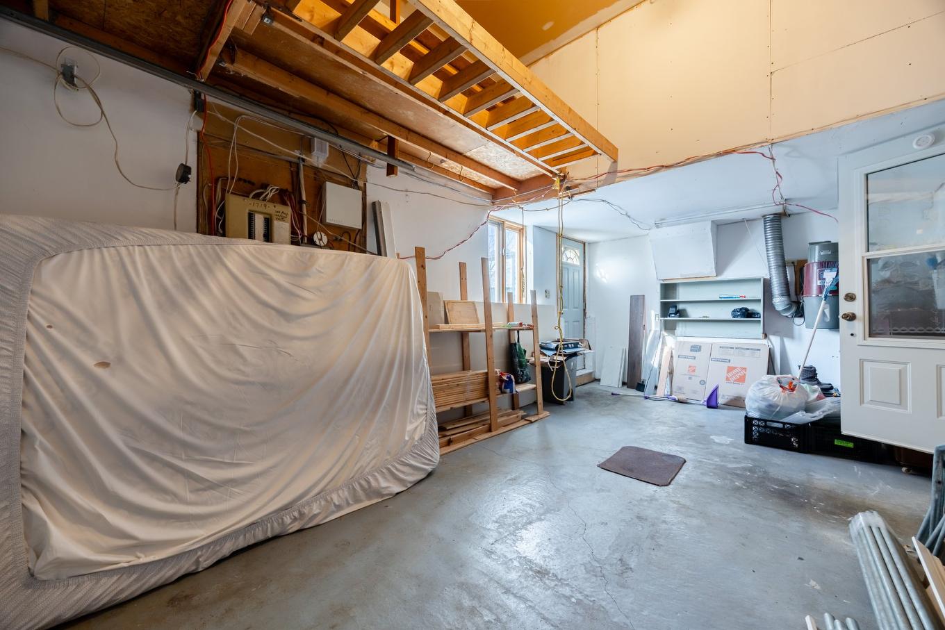 Garage - 1719 Rue Soucy, Longueuil (Saint-Hubert), QC - Indoor Photo Showing Garage