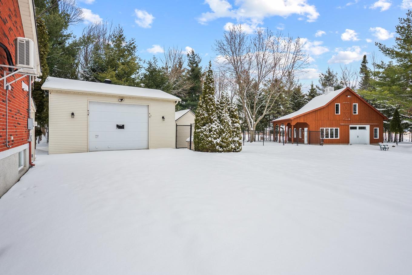 Garage - 95 Ch. Des Quarante, Saint-Mathias-Sur-Richelieu, QC - Outdoor With Exterior